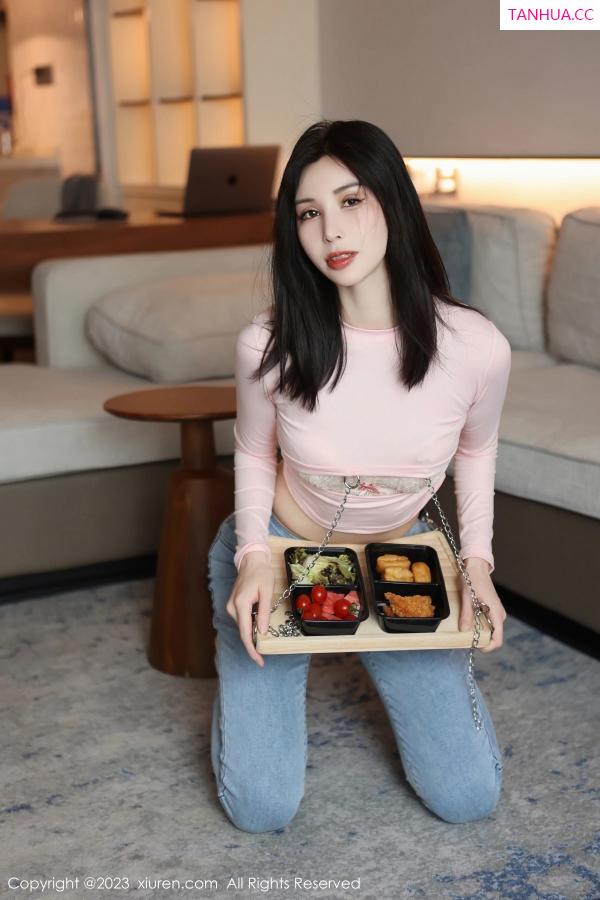   [XiuRen]高清写真图 2023.06.29 No.6992 王曼柔 牛仔裤美腿第11张图片